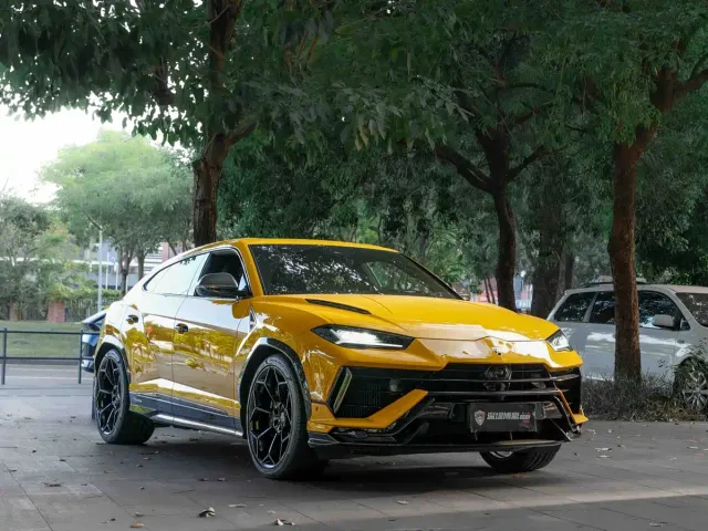 Lamborghini Urus — Фото автомобиля 4