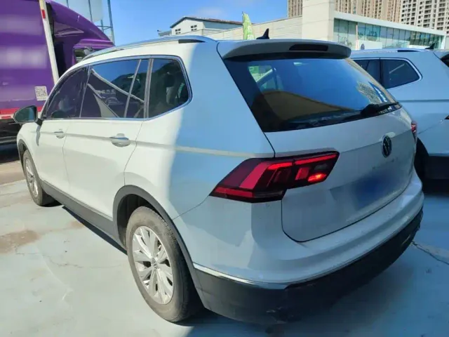 Volkswagen Tiguan L — Фото автомобиля 4
