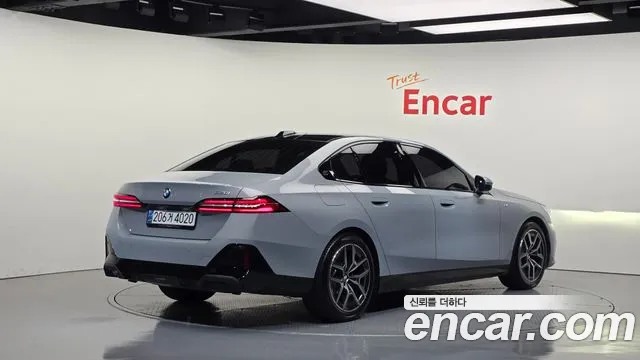 BMW 5 Series G60 — Фото автомобиля 2