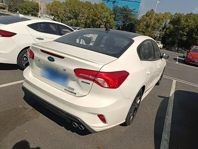 Ford Focus — Фото автомобиля 6