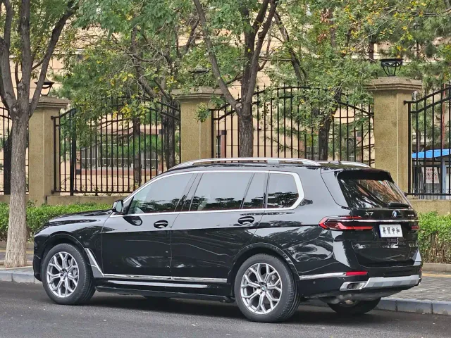 BMW X7 — Фото автомобиля 3