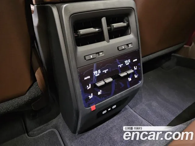 Porsche Macan Electric — Фото автомобиля 13