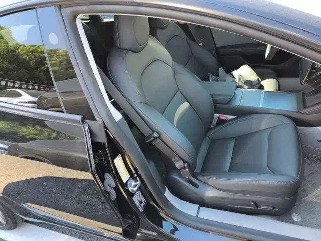 Tesla Model 3 — Фото автомобиля 24