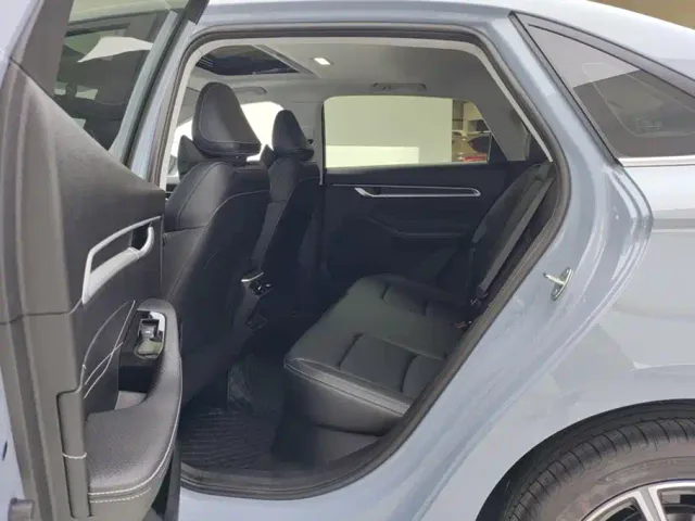 Geely Emgrand — Фото автомобиля 11