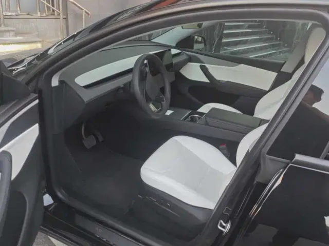 Tesla Model Y — Фото автомобиля 5