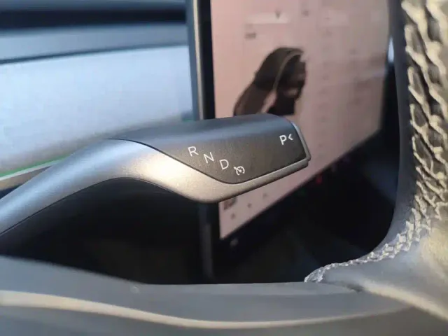 Tesla Model Y 2024 Rear-Wheel Drive Version — Фото автомобиля 13