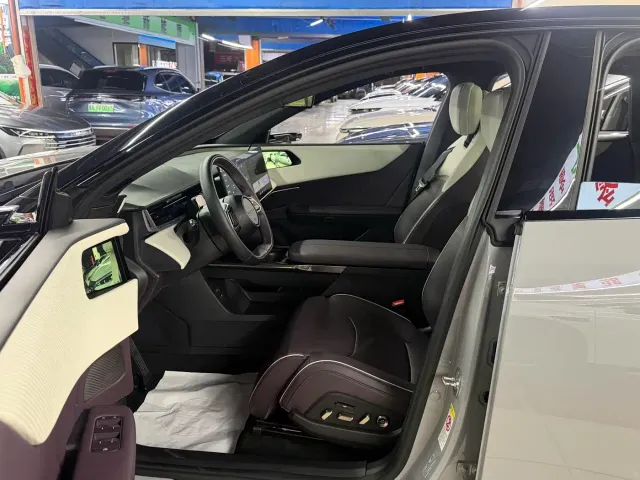 Mazda EZ-60 — Фото автомобиля 7