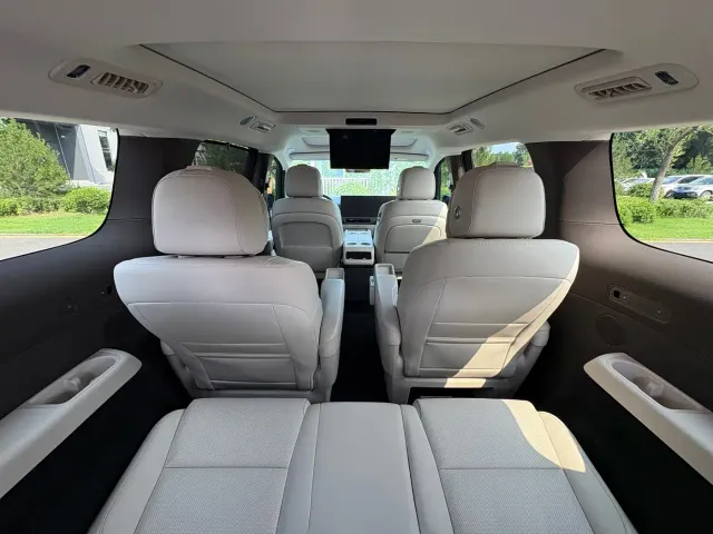 Li Auto MEGA — Фото автомобиля 17