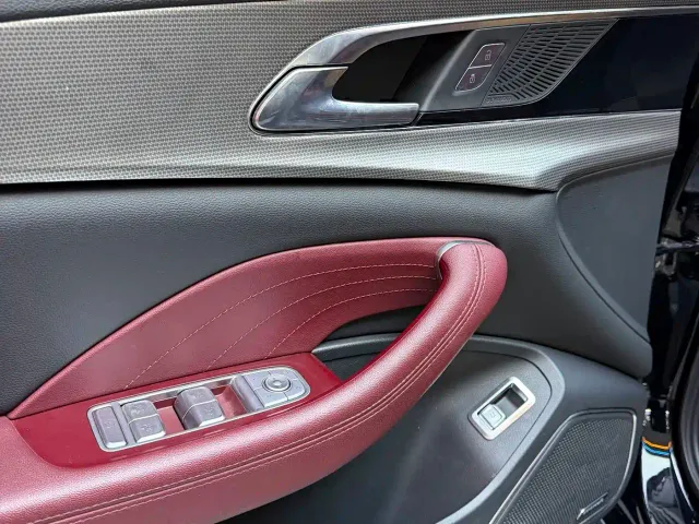 Hongqi H5 — Фото автомобиля 15