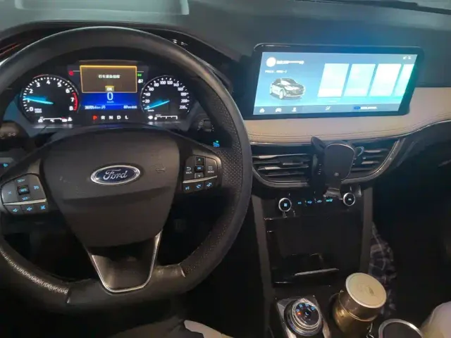 Ford Escape — Фото автомобиля 12