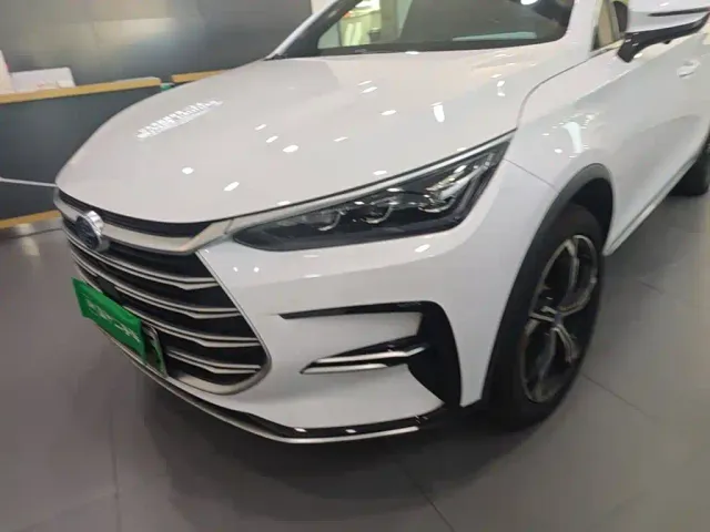 BYD Tang — Фото автомобиля 23