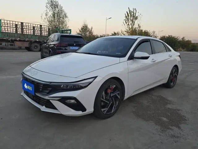 Фотография автомобиля — Hyundai Elantra