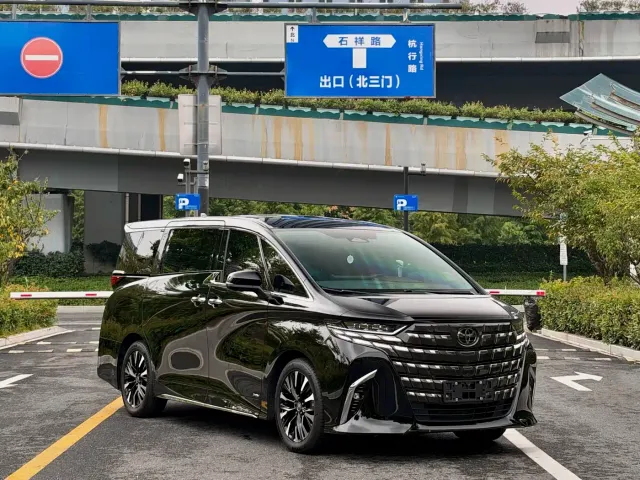 Toyota Alphard — Фото автомобиля 2