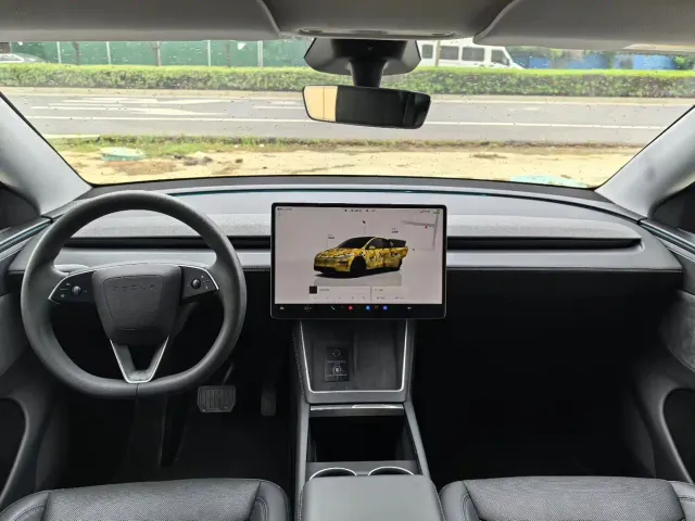 Tesla Model Y — Фото автомобиля 6