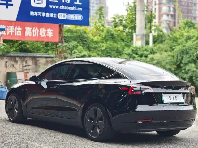 Tesla Model 3 — Фото автомобиля 7