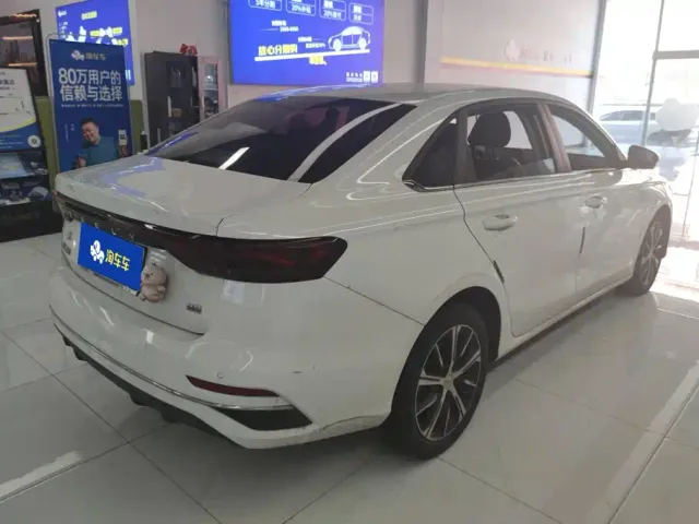 Geely Emgrand — Фото автомобиля 3