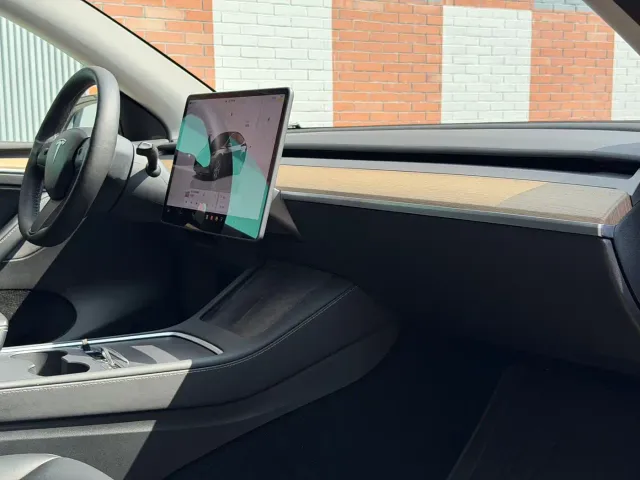 Tesla Model Y — Фото автомобиля 8
