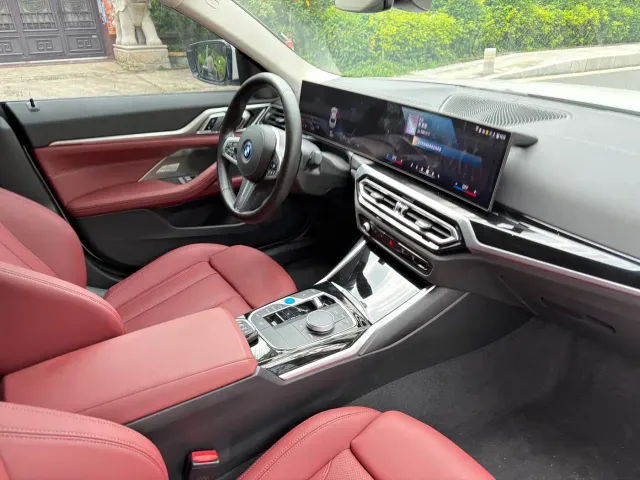 BMW i4 — Фото автомобиля 12