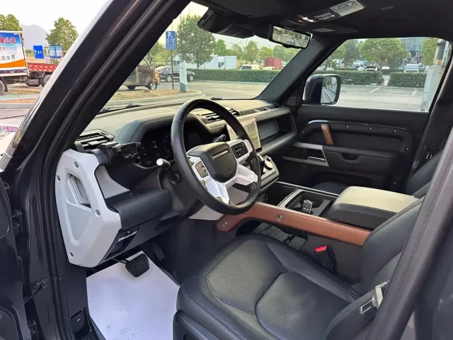 Land Rover Land Rover Defender 2023 Model 110 3.0T P400 X-DYNAMIC HSE — Фото автомобиля 9
