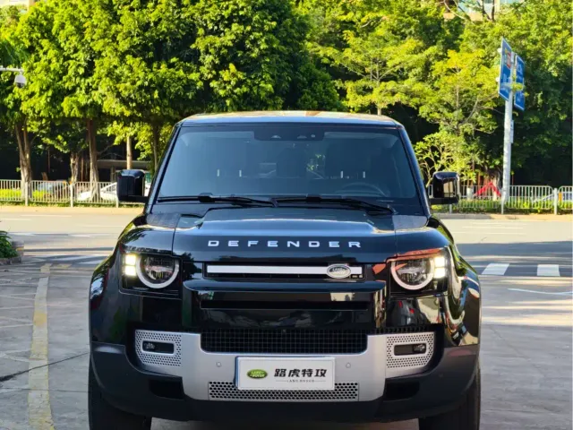 Land Rover Defender — Фото автомобиля 2