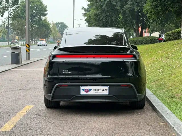 Tesla Model Y — Фото автомобиля 5