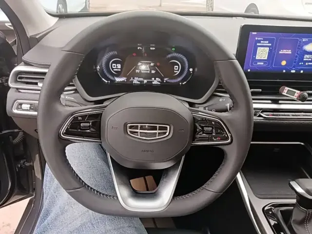 Geely Emgrand — Фото автомобиля 10