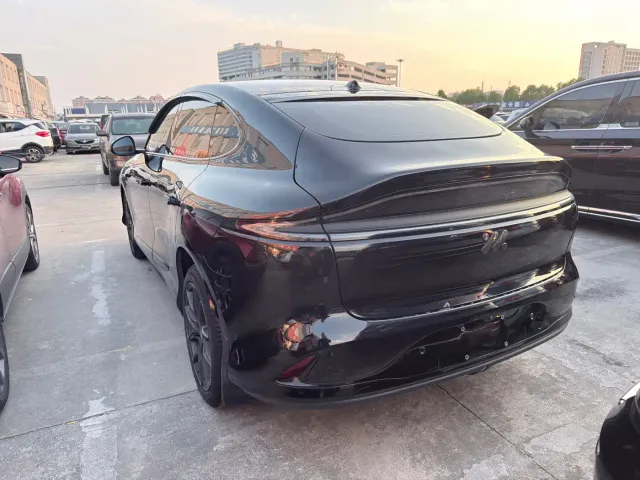 IM Motors LS6 — Фото автомобиля 9