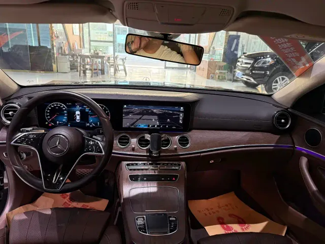 Mercedes-Benz E-Class — Фото автомобиля 5
