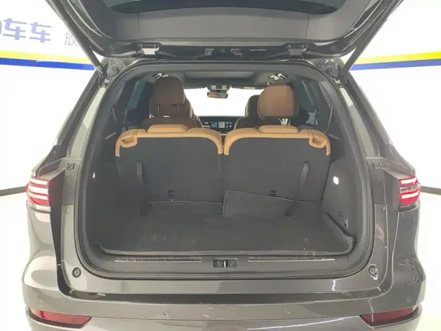 Li Auto ONE — Фото автомобиля 4