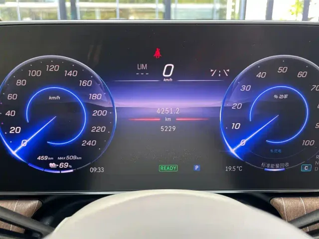 Mercedes-Benz EQE SUV — Фото автомобиля 8
