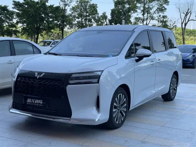 Фотография автомобиля — Wuling Starlight 730