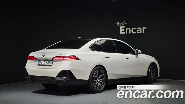 BMW 5-Series — Фото автомобиля 2