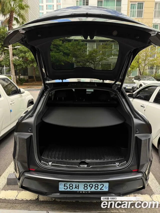 Tesla Model Y — Фото автомобиля 14
