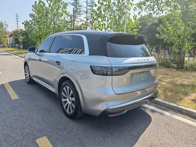 Aito M8 — Фото автомобиля 4