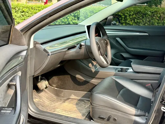 Tesla Model 3 — Фото автомобиля 7