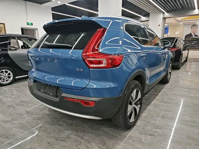 Volvo XC40 — Фото автомобиля 6
