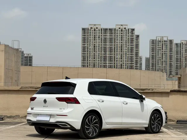 Volkswagen Golf — Фото автомобиля 7