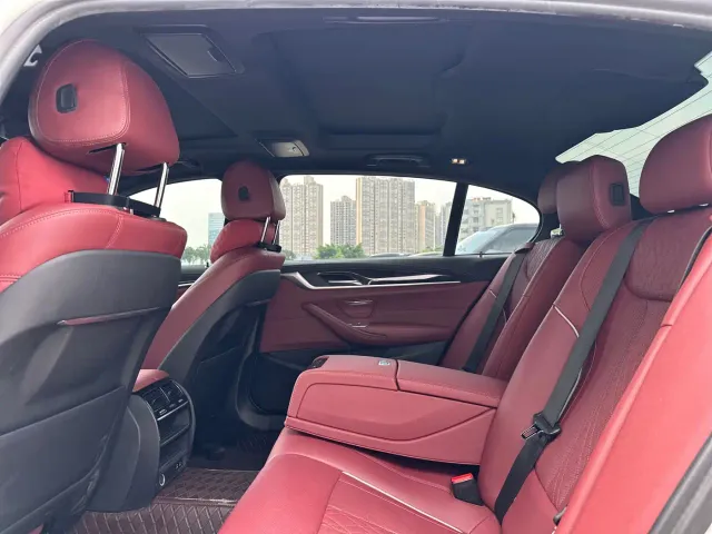 BMW 5 Series — Фото автомобиля 8