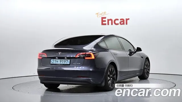 Tesla Model 3 — Фото автомобиля 2