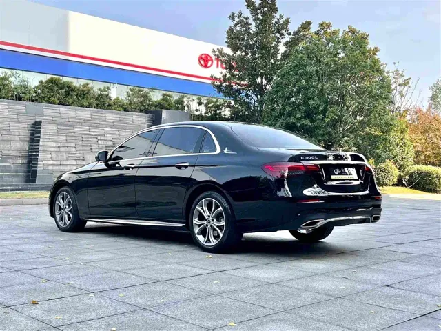 Mercedes-Benz E-Class — Фото автомобиля 15