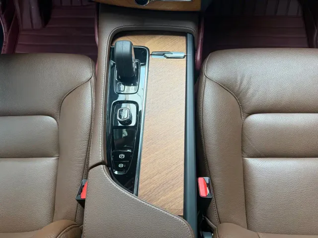 Volvo XC90 — Фото автомобиля 10