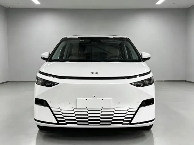 Xpeng X9 — Фото автомобиля 2