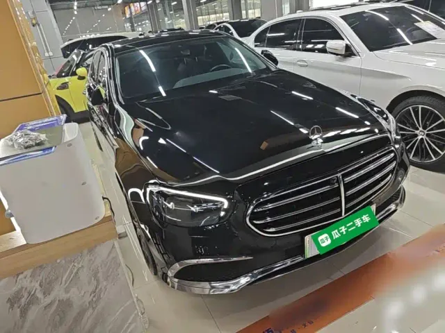 Mercedes-Benz E-Class — Фото автомобиля 3