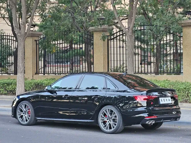 Audi S4 — Фото автомобиля 3
