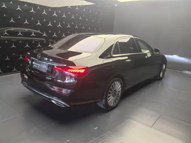 Mercedes-Benz E-Class — Фото автомобиля 15