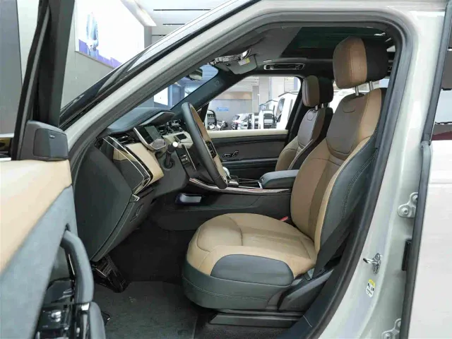 Land Rover Range Rover Sport — Фото автомобиля 11