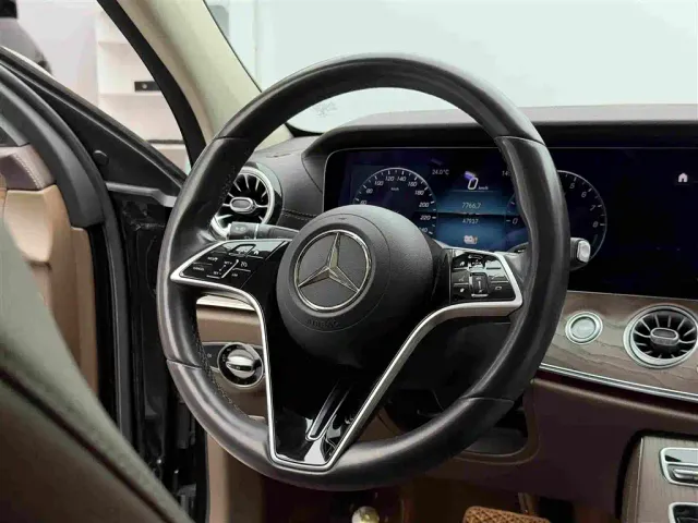 Mercedes-Benz E-Class — Фото автомобиля 13