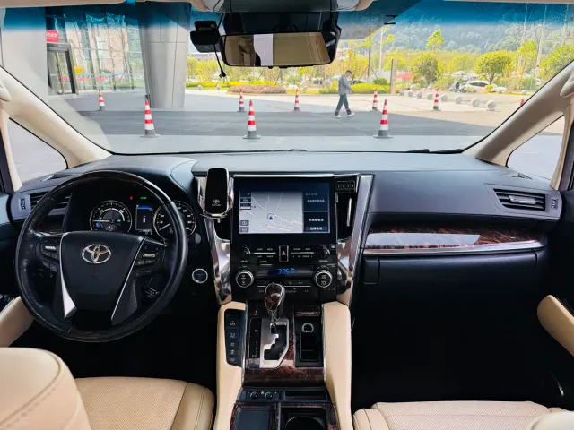 Toyota Alphard — Фото автомобиля 22
