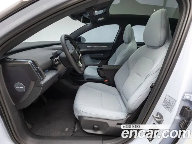 Volvo EX30 — Фото автомобиля 11