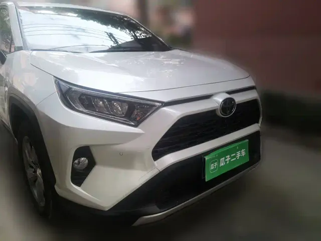 Toyota RAV4 — Фото автомобиля 3